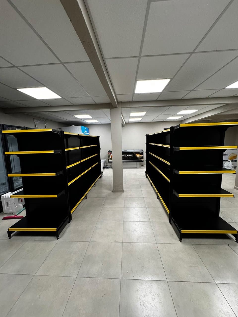 Gôndolas instalado